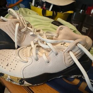 UA high top basketball shoes like new